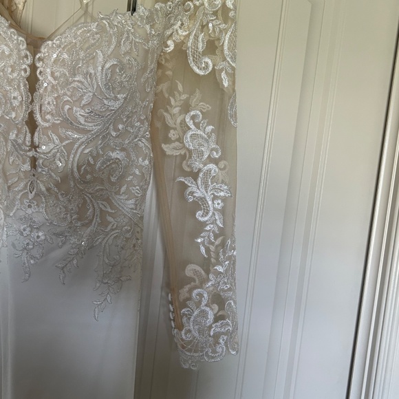 Wedding Dress - Picture 3 of 11